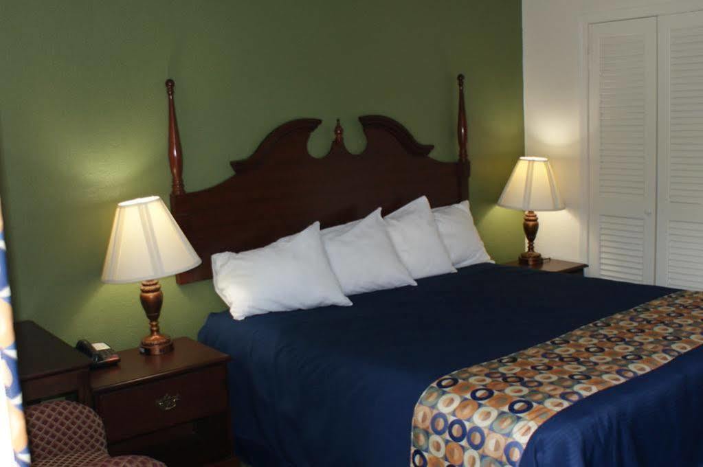 Americas Best Value Inn Fort Jackson Columbia Exterior foto